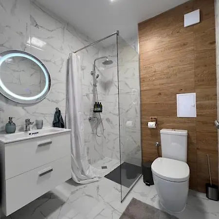 Apartment Luxury Garden Apt At Rowing Canal - Free Parking