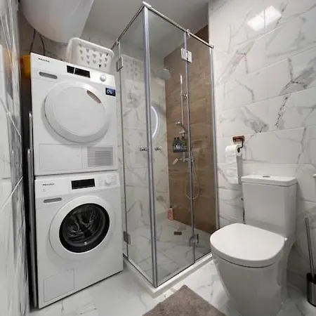 Luxury Garden Apt At Rowing Canal - Free Parking Apartment