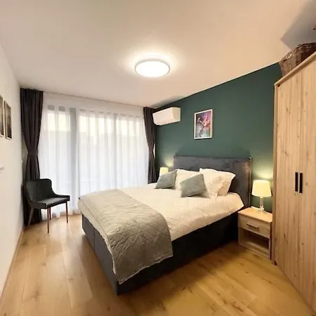 Luxury Garden Apt At Rowing Canal - Free Parking