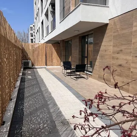 Apartment Luxury Garden Apt At Rowing Canal - Free Parking Plovdiv