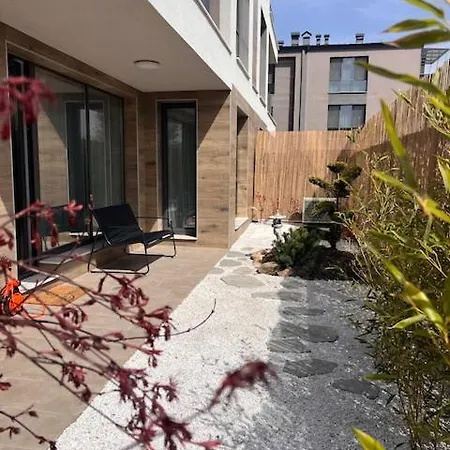 Luxury Garden Apt At Rowing Canal - Free Parking Apartment *