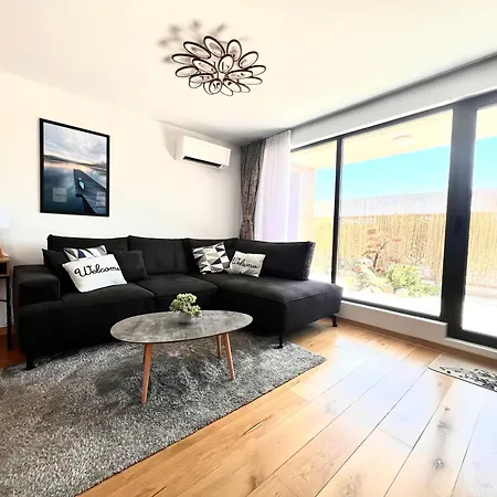 Luxury Garden Apt At Rowing Canal - Free Parking Apartment